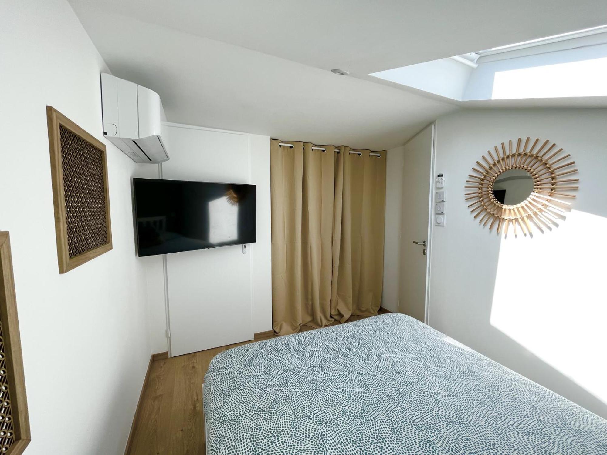 Duplex Centre Ville - 50M De La Plage - Clim - Garage - Netflix Le Grau-du-Roi Oda fotoğraf