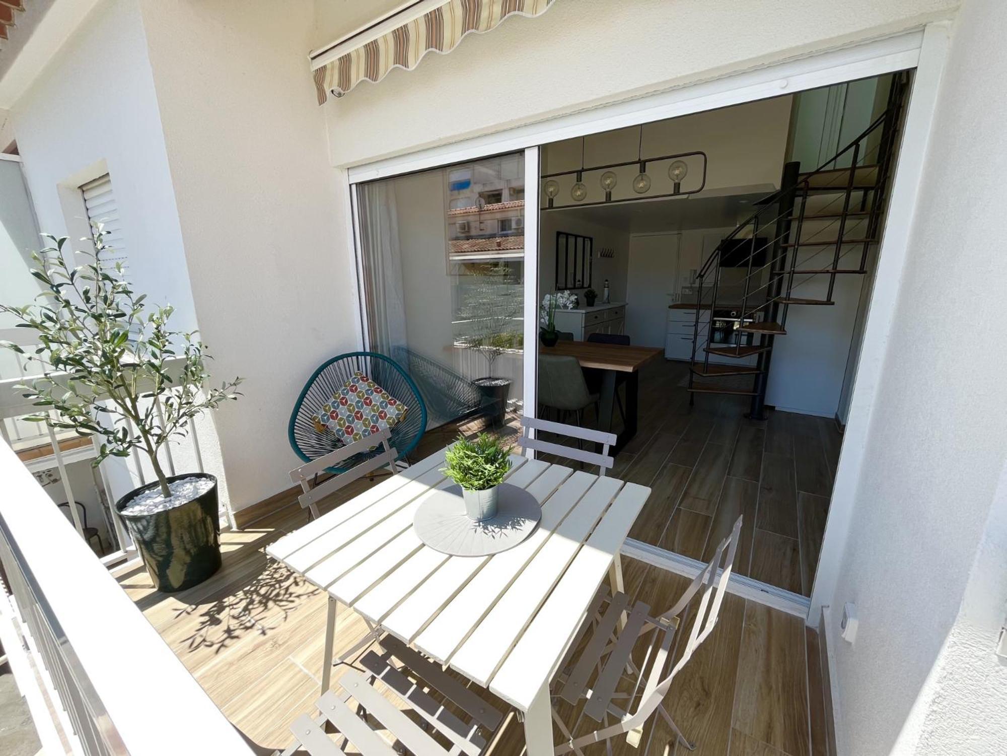 Duplex Centre Ville - 50M De La Plage - Clim - Garage - Netflix Le Grau-du-Roi Oda fotoğraf